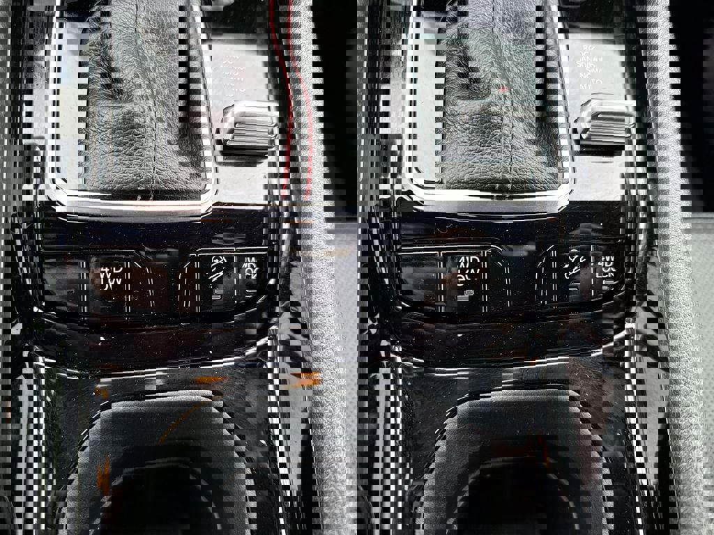 Used 2023 Jeep Compass Trailhawk w/ Trailhawk Elite Group image 9