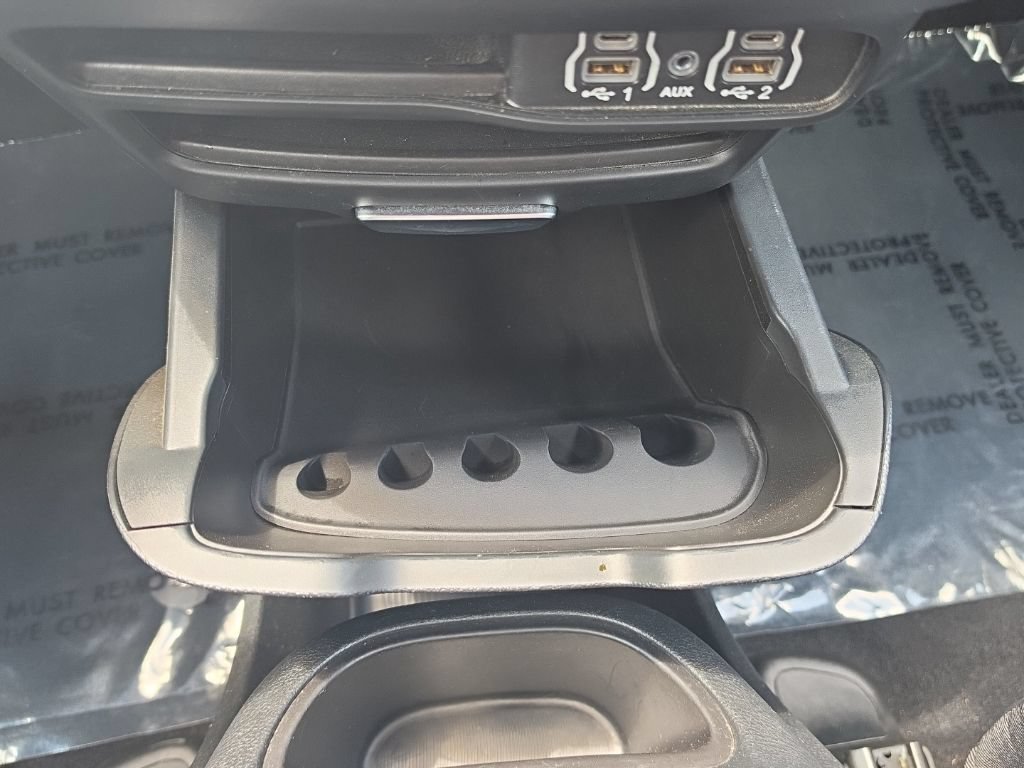Used 2025 Chrysler Pacifica Select FWD image 33