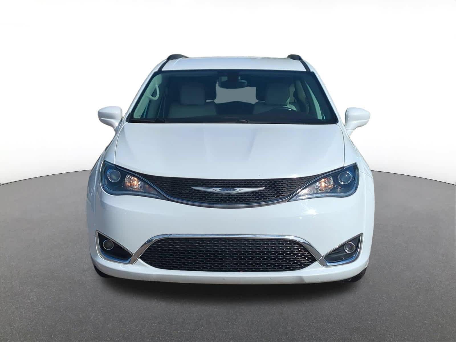 Used 2017 Chrysler Pacifica Touring-L FWD image 9