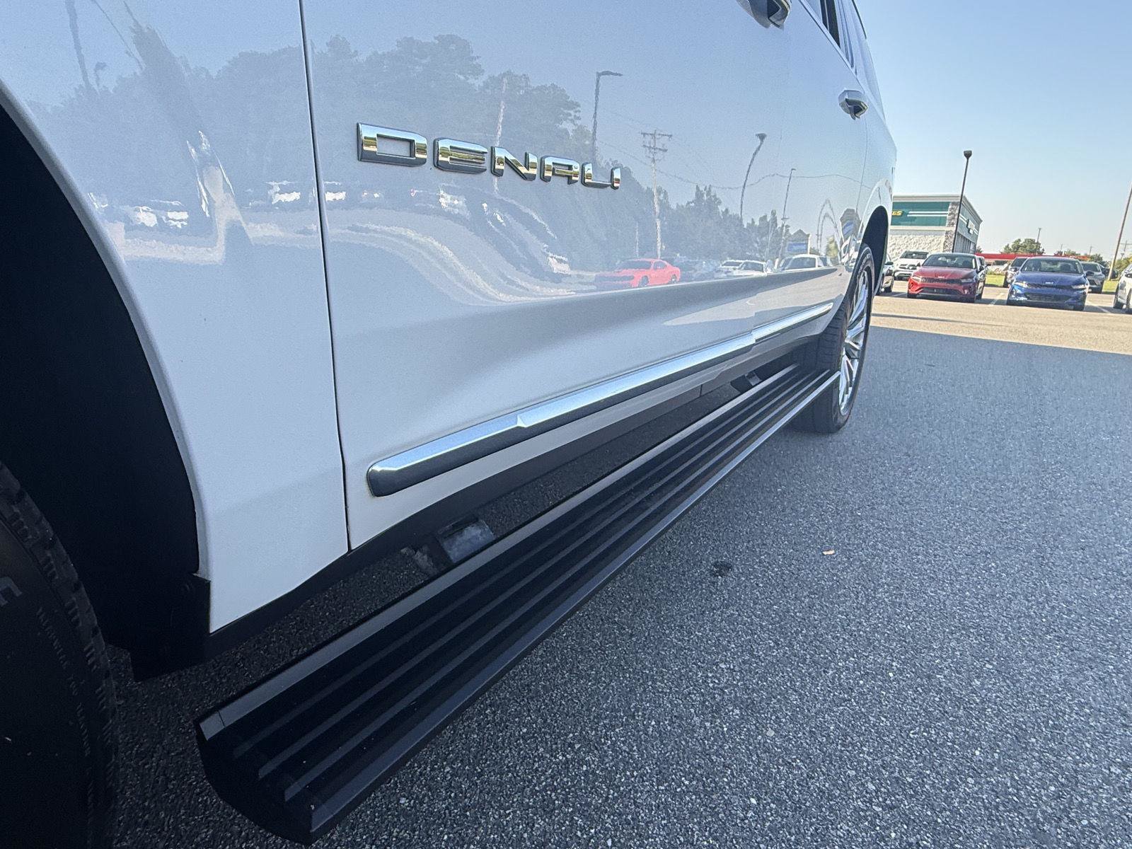 Used 2023 GMC Yukon XL Denali AWD/4WD image 29