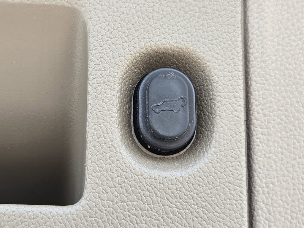 Used 2019 Chevrolet Tahoe LT w/ Luxury Package AWD/4WD image 11