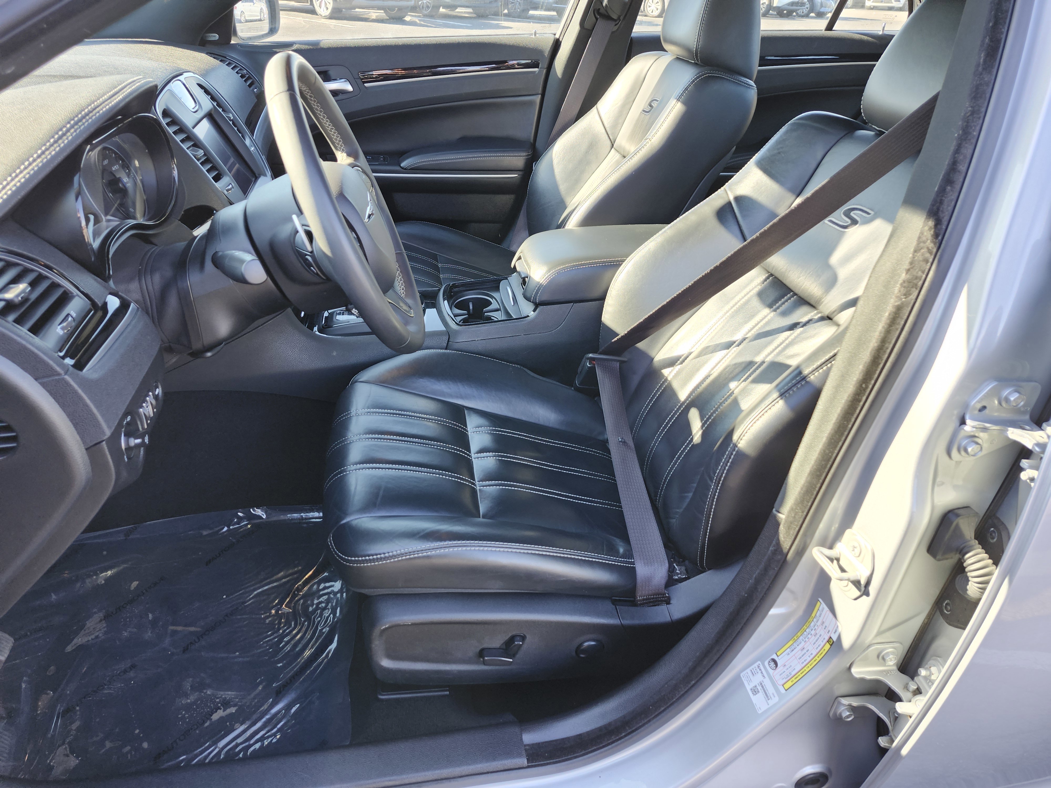 Used 2023 Chrysler 300 S image 27