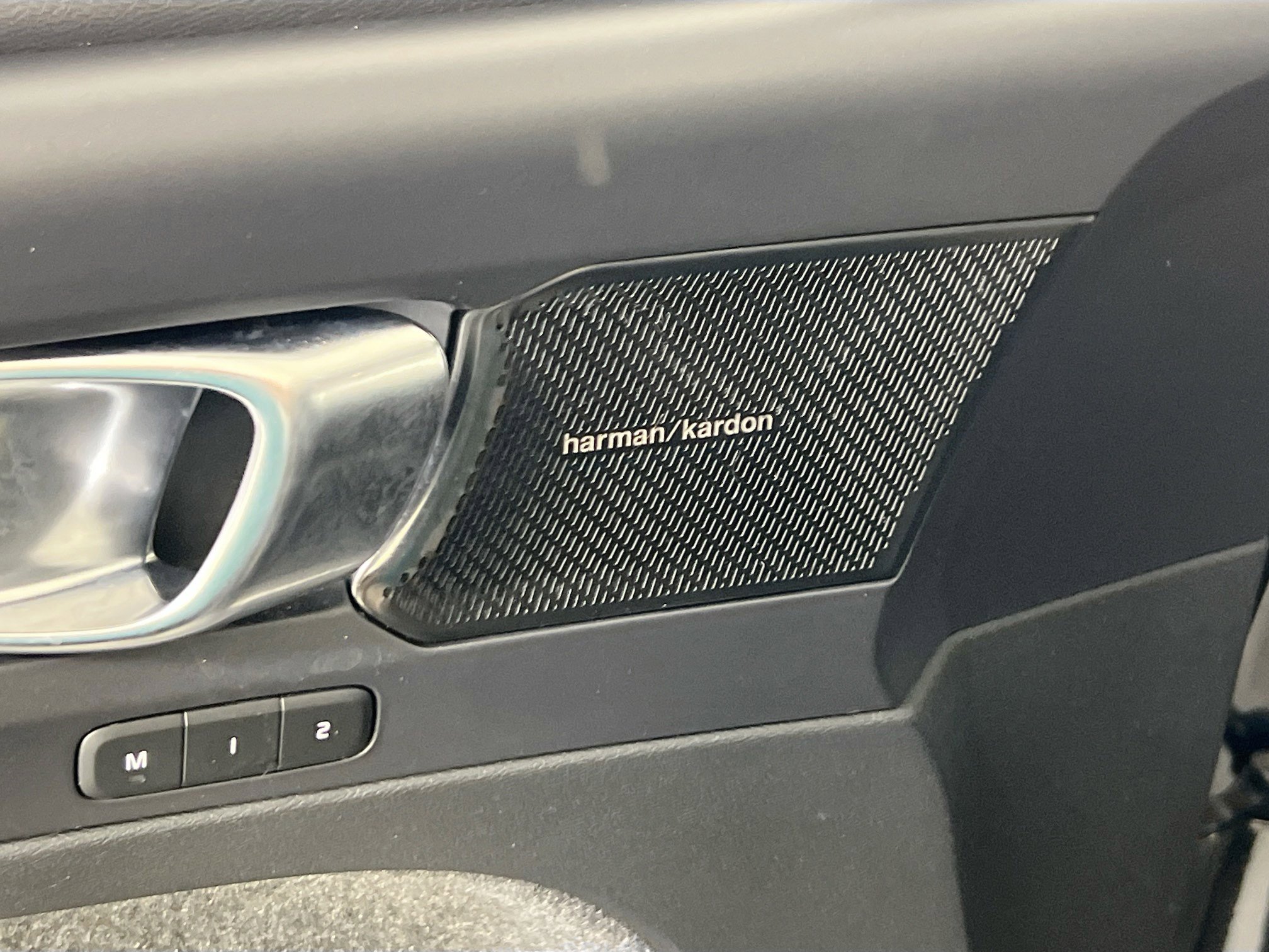 Used 2022 Volvo XC40 T5 R-Design w/ Advanced Package image 18