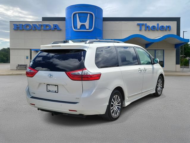 Used 2020 Toyota Sienna XLE w/ XLE Navigation Package FWD image 4