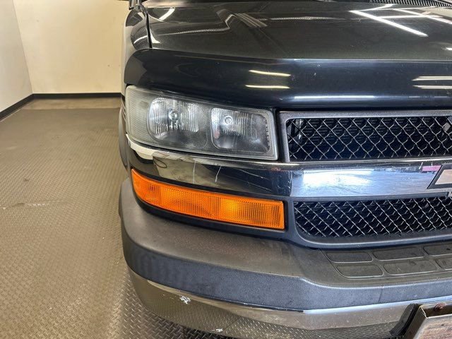 Used 2003 Chevrolet Express 1500 w/ Preferred Equipment Group 3 image 2