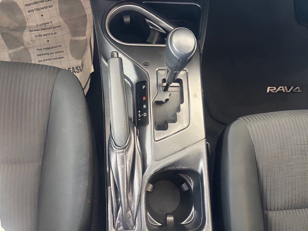 Used 2018 Toyota RAV4 LE FWD image 20