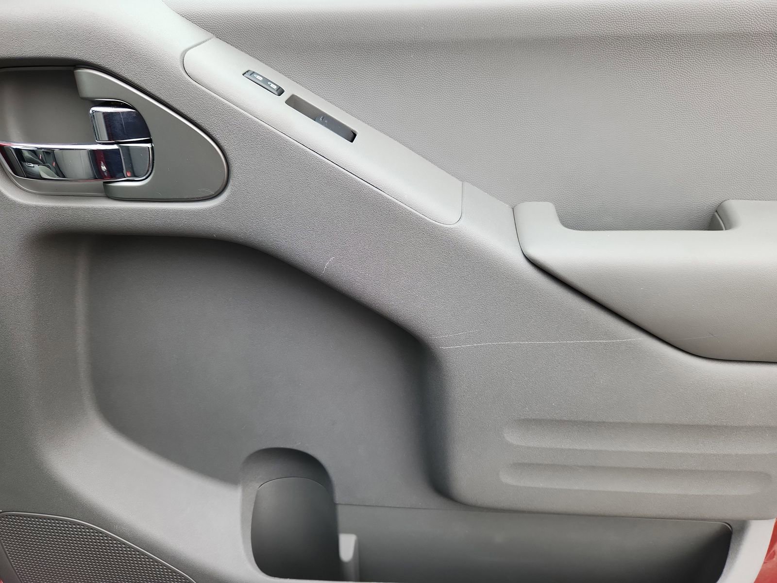 Used 2020 Nissan Frontier SV image 16