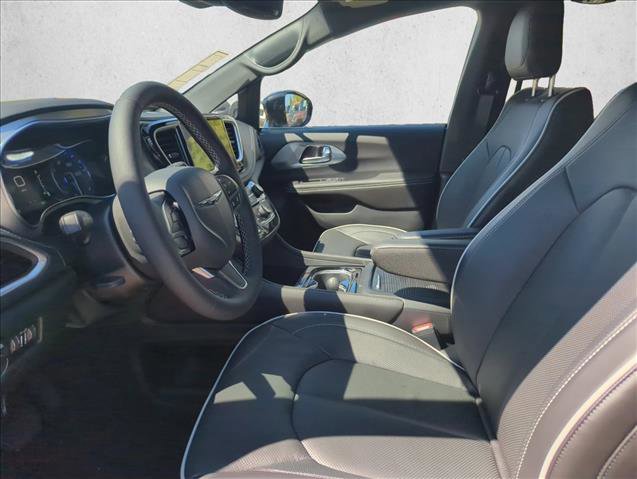 New 2026 Chrysler Pacifica Limited image 3