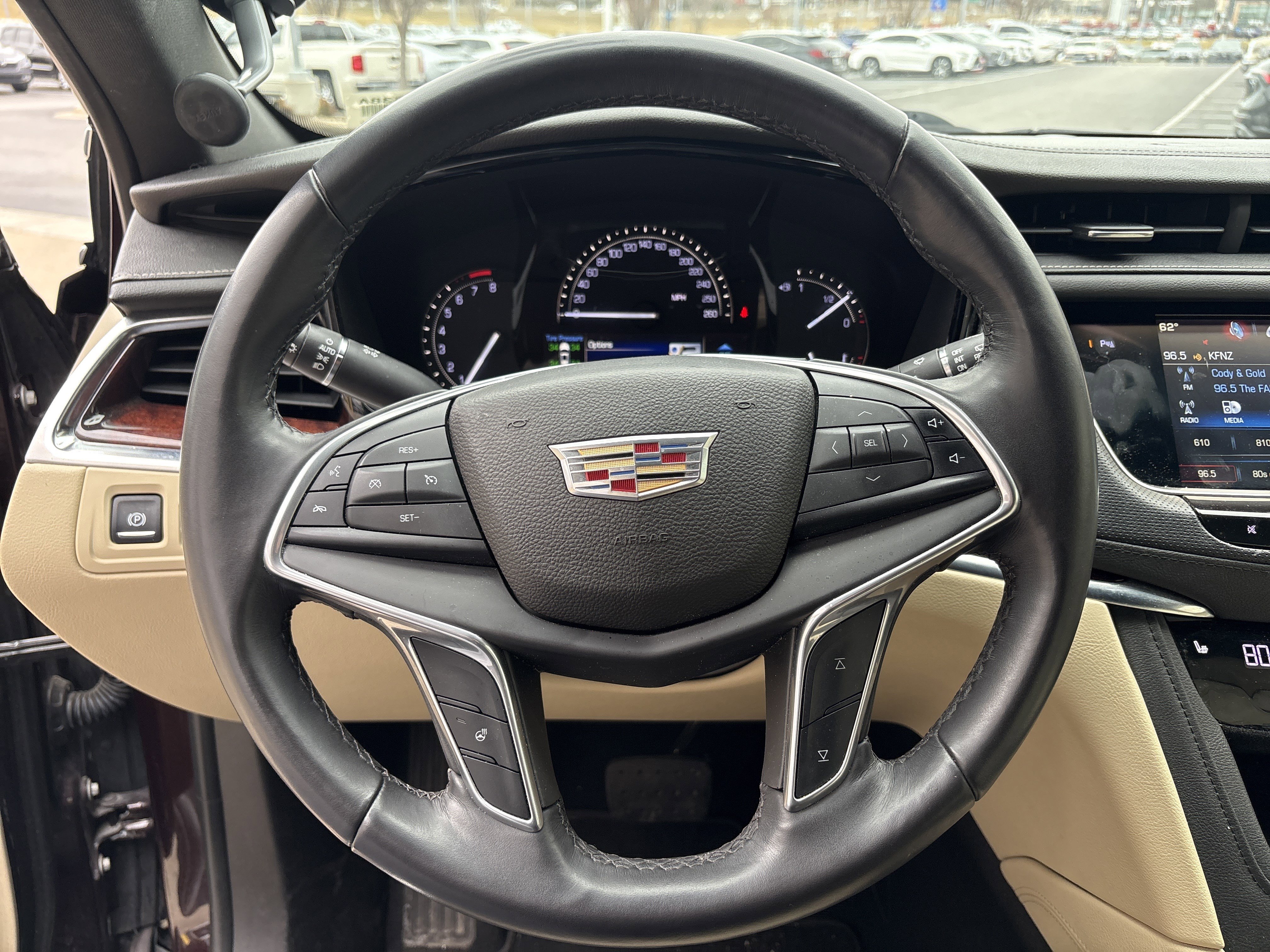 Used 2017 Cadillac XT5 Luxury image 18