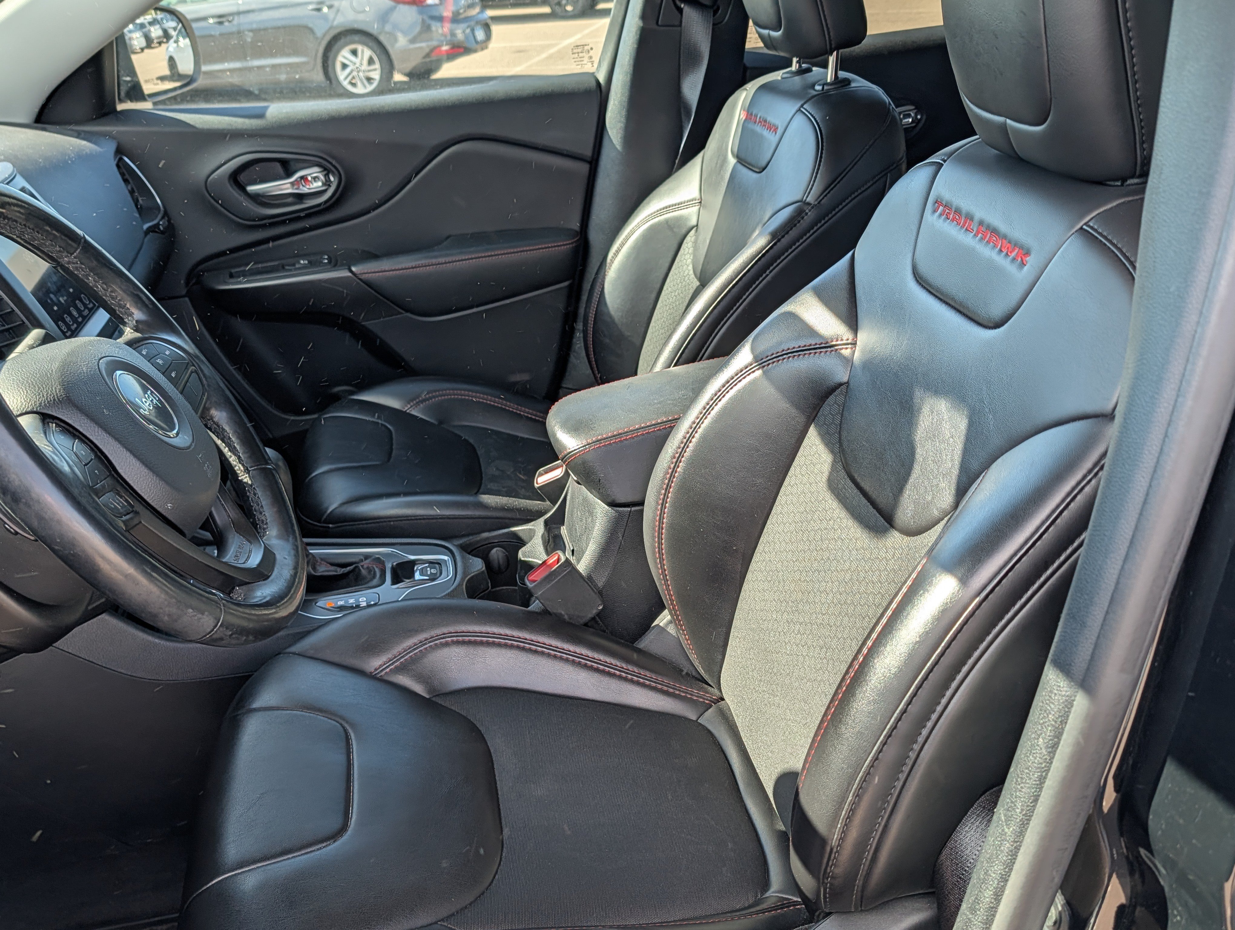 Used 2019 Jeep Cherokee Trailhawk w/ Cold Weather Group AWD/4WD image 8
