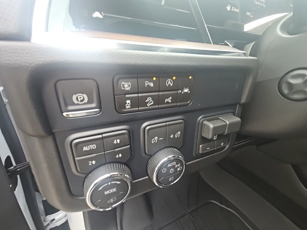 New 2026 Chevrolet Suburban High Country image 32