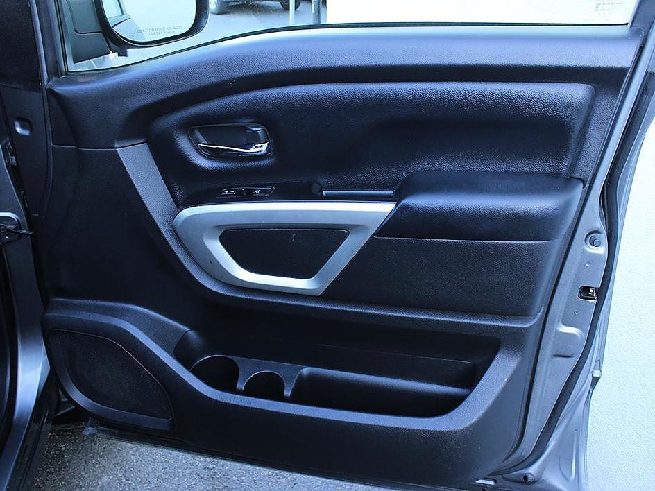 Used 2017 Nissan Titan SV image 25