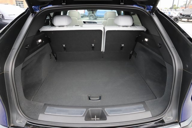 Used 2024 Cadillac Lyriq Luxury image 10