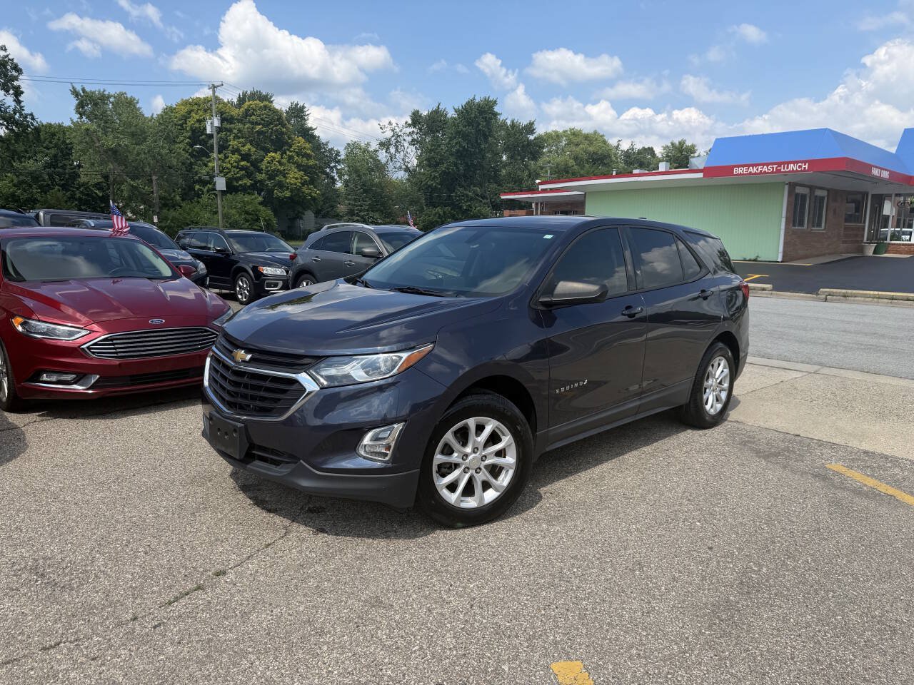 Used 2018 Chevrolet Equinox LS FWD image 2
