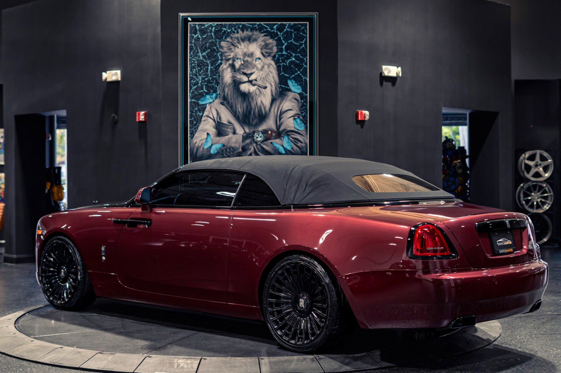 Used 2019 Rolls-Royce Dawn image 31