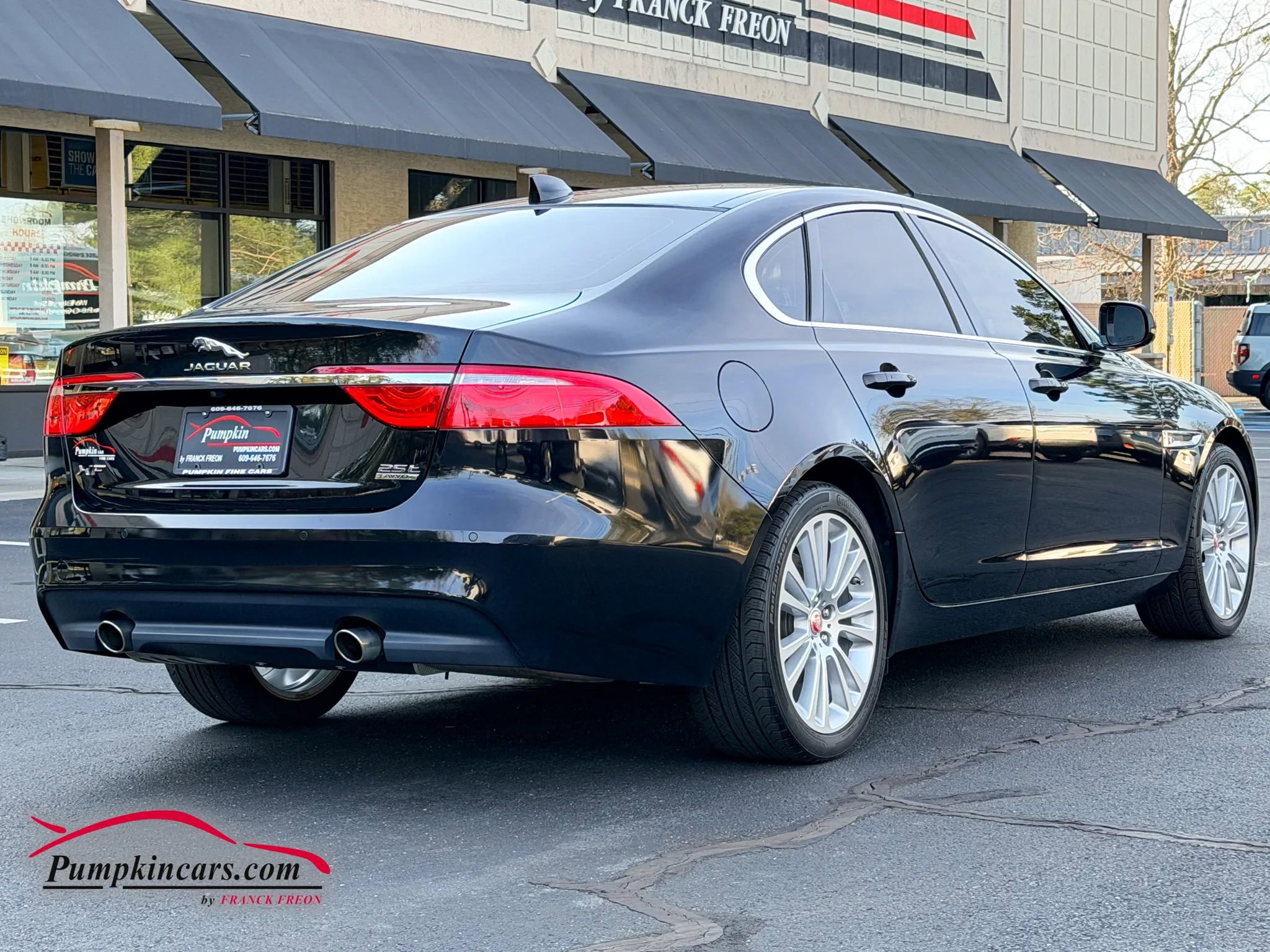 Used 2020 Jaguar XF Prestige image 3