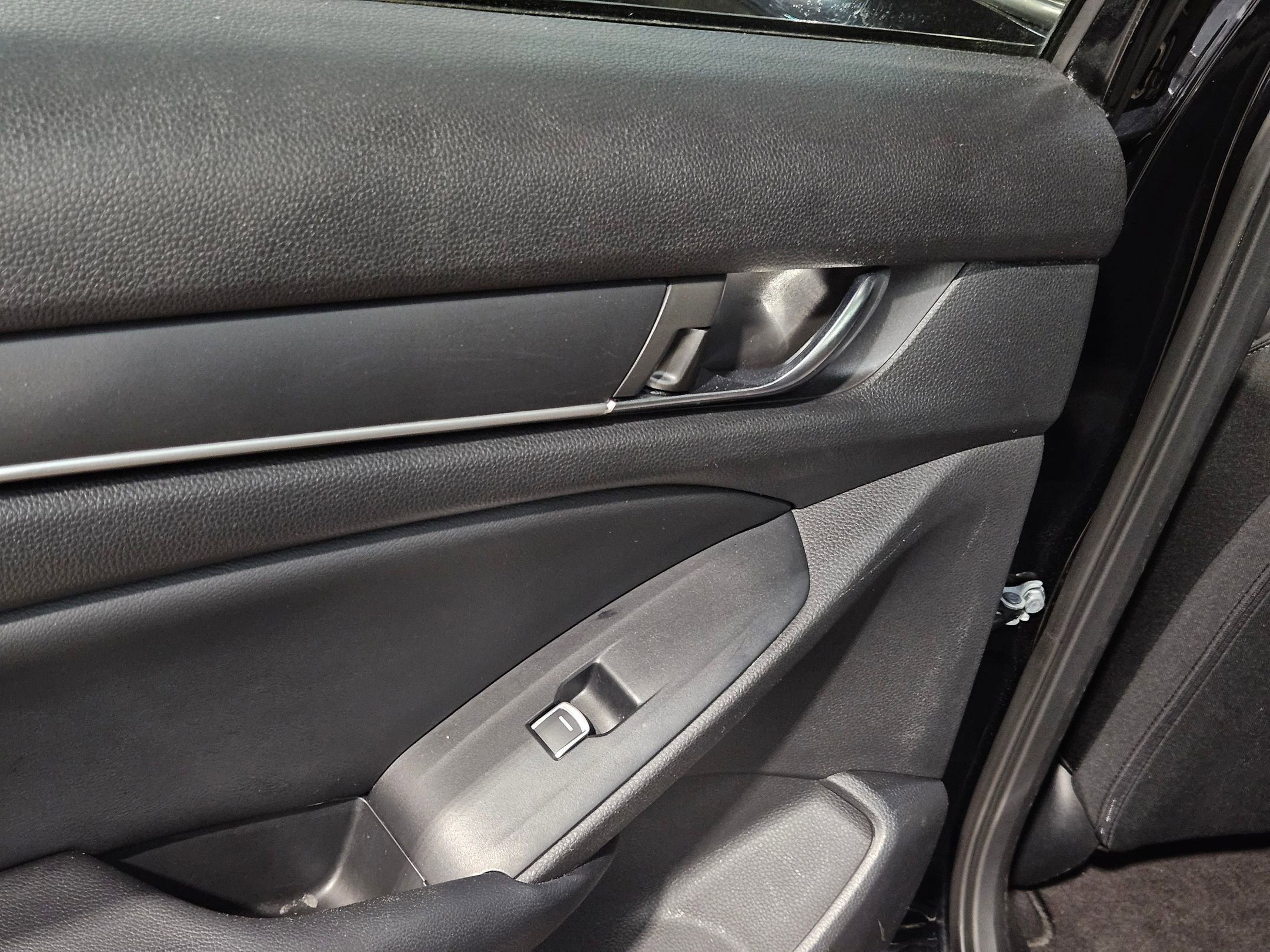 Used 2018 Honda Accord LX image 33