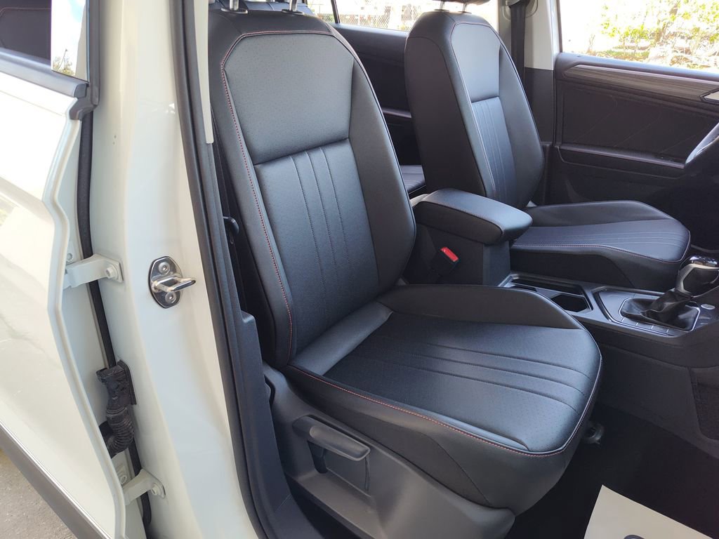 Used 2024 Volkswagen Tiguan Wolfsburg Edition image 31
