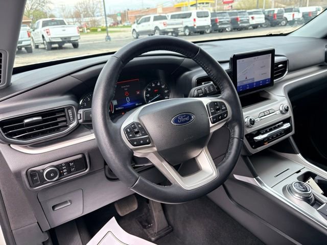 Used 2023 Ford Explorer XLT w/ Equipment Group 202A image 5