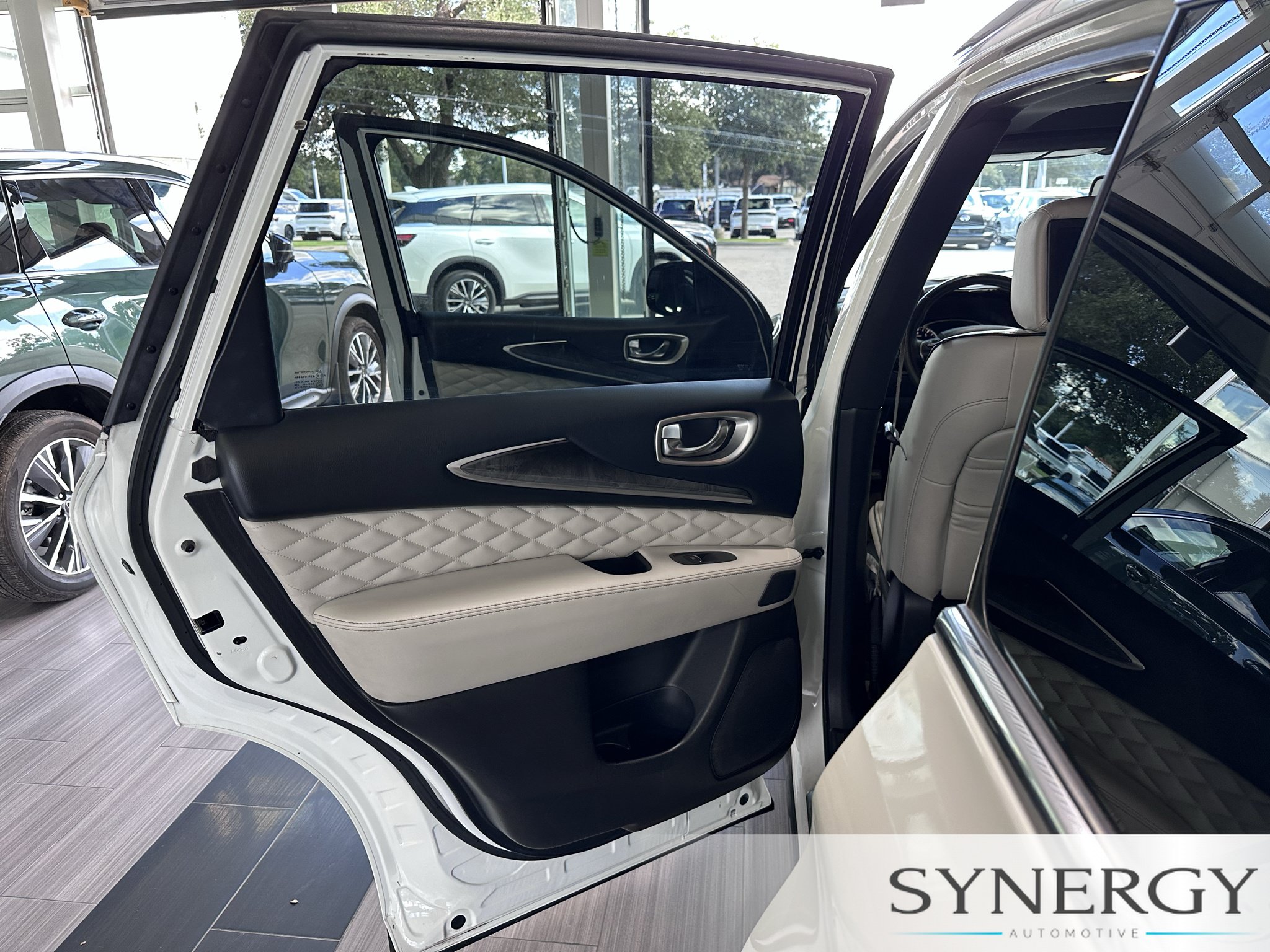 Used 2019 INFINITI QX60 Luxe w/ Limited Package FWD image 30