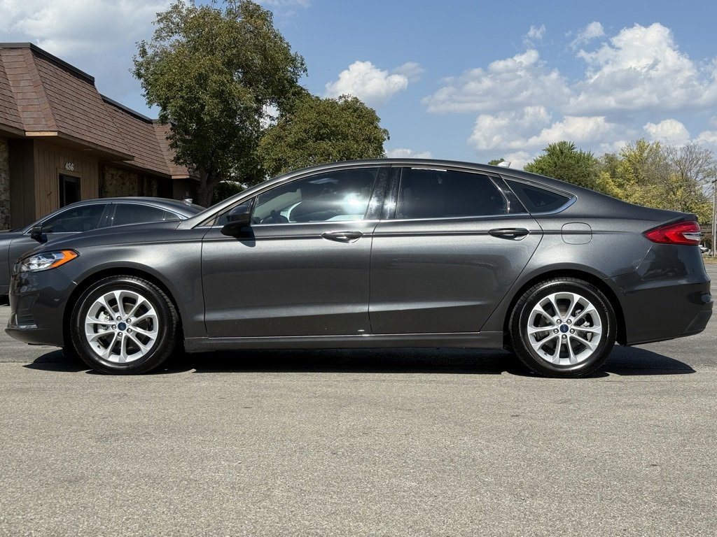 Used 2020 Ford Fusion SE image 2