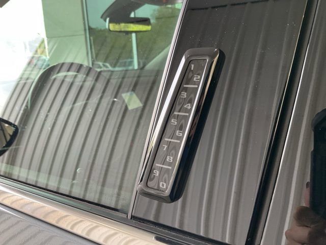 Used 2021 Buick Enclave Avenir w/ Avenir Technology Package image 18