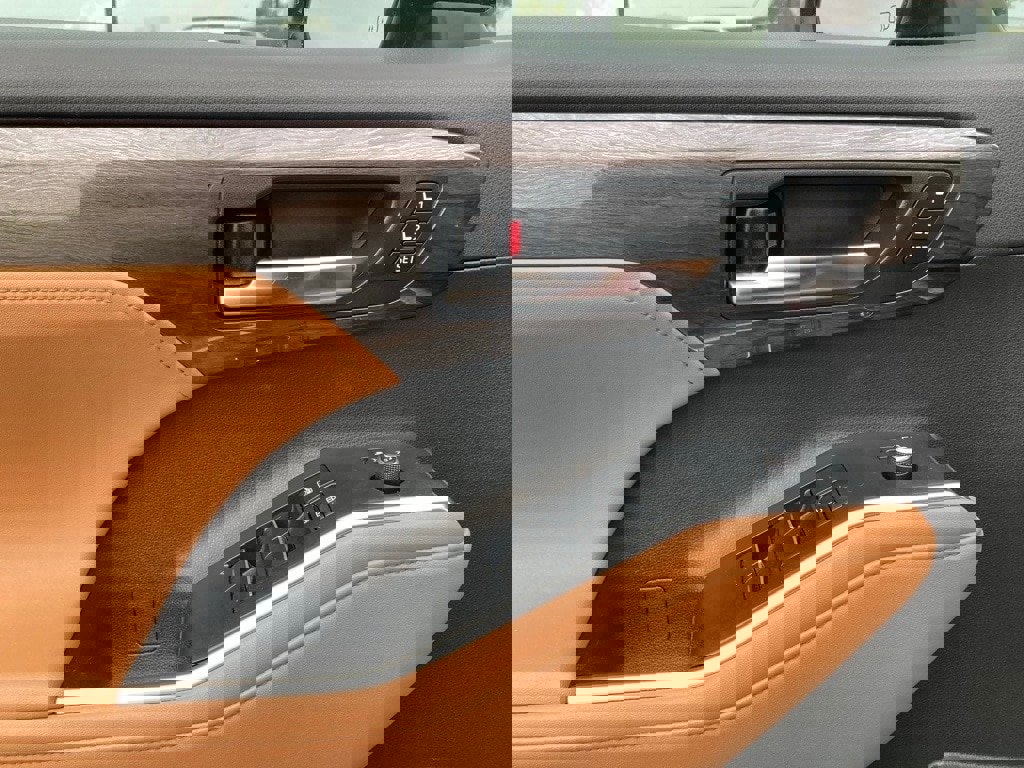 Used 2024 Toyota Highlander Platinum image 13