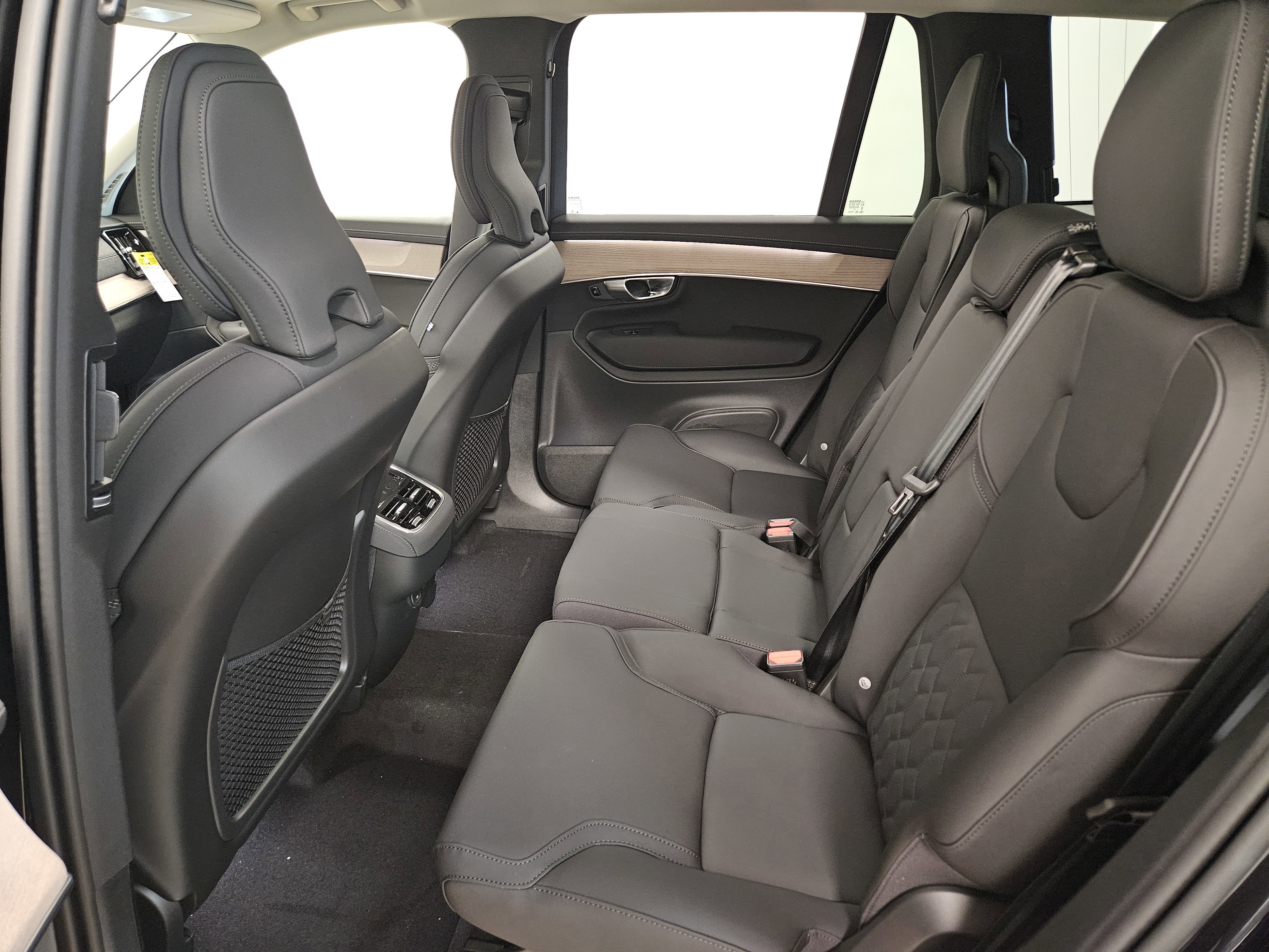 New 2026 Volvo XC90 B6 Plus w/ Protection Package Premier image 11