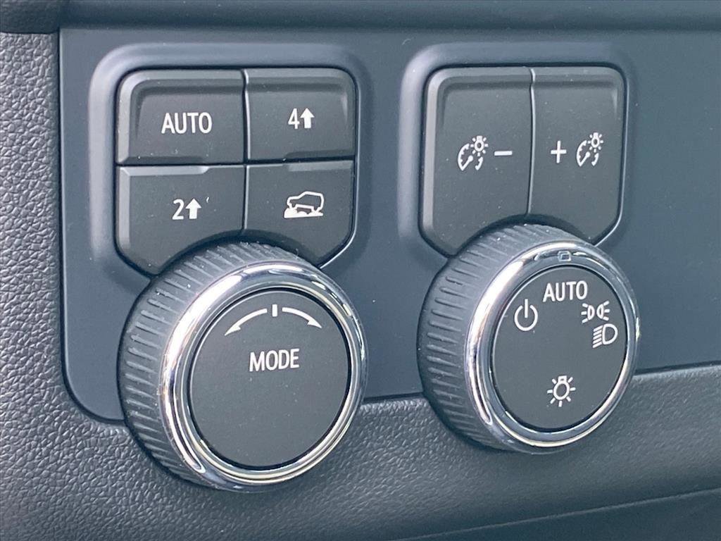 New 2026 Chevrolet Suburban LS image 13