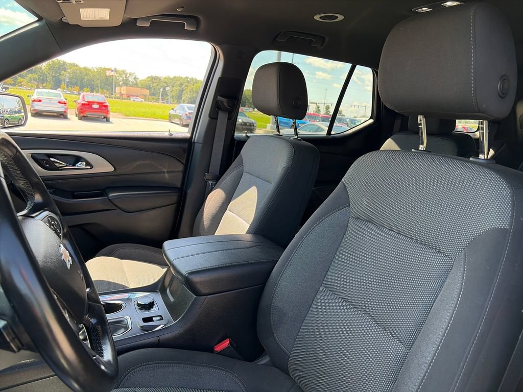 Used 2023 Chevrolet Traverse LT FWD image 16