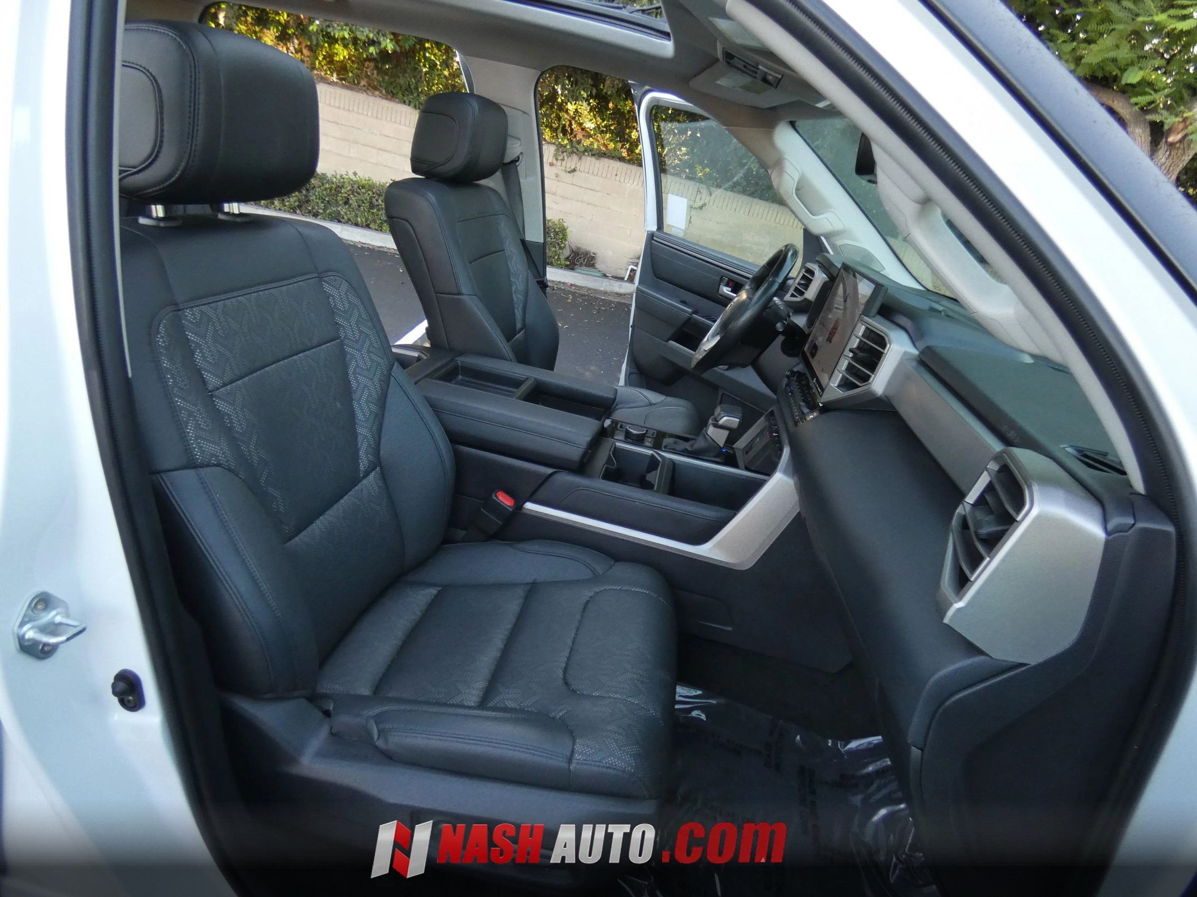 Used 2024 Toyota Tundra Limited AWD/4WD image 34