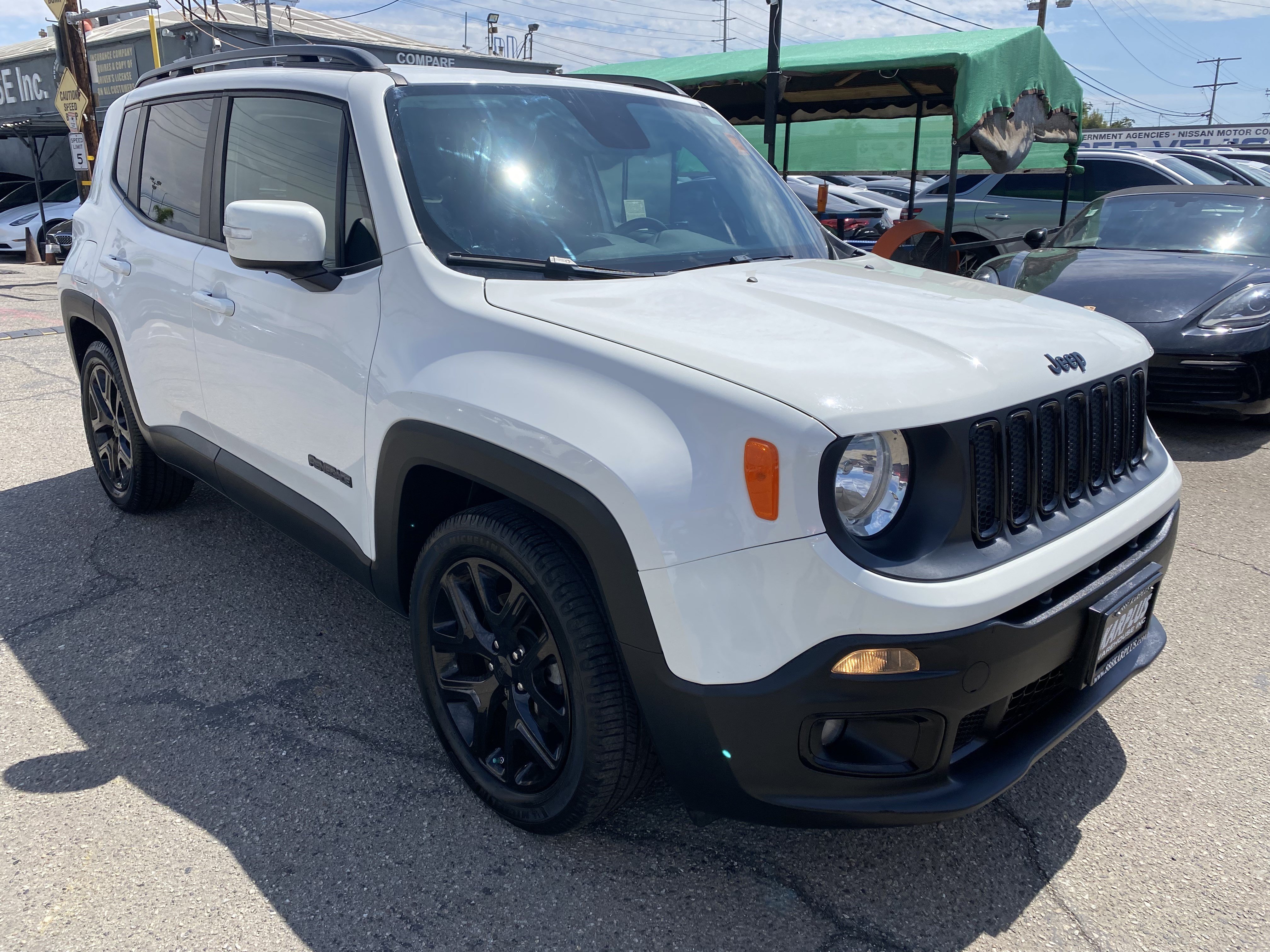Used 2018 Jeep Renegade Altitude w/ UConnect 8.4 Nav Group FWD image 6