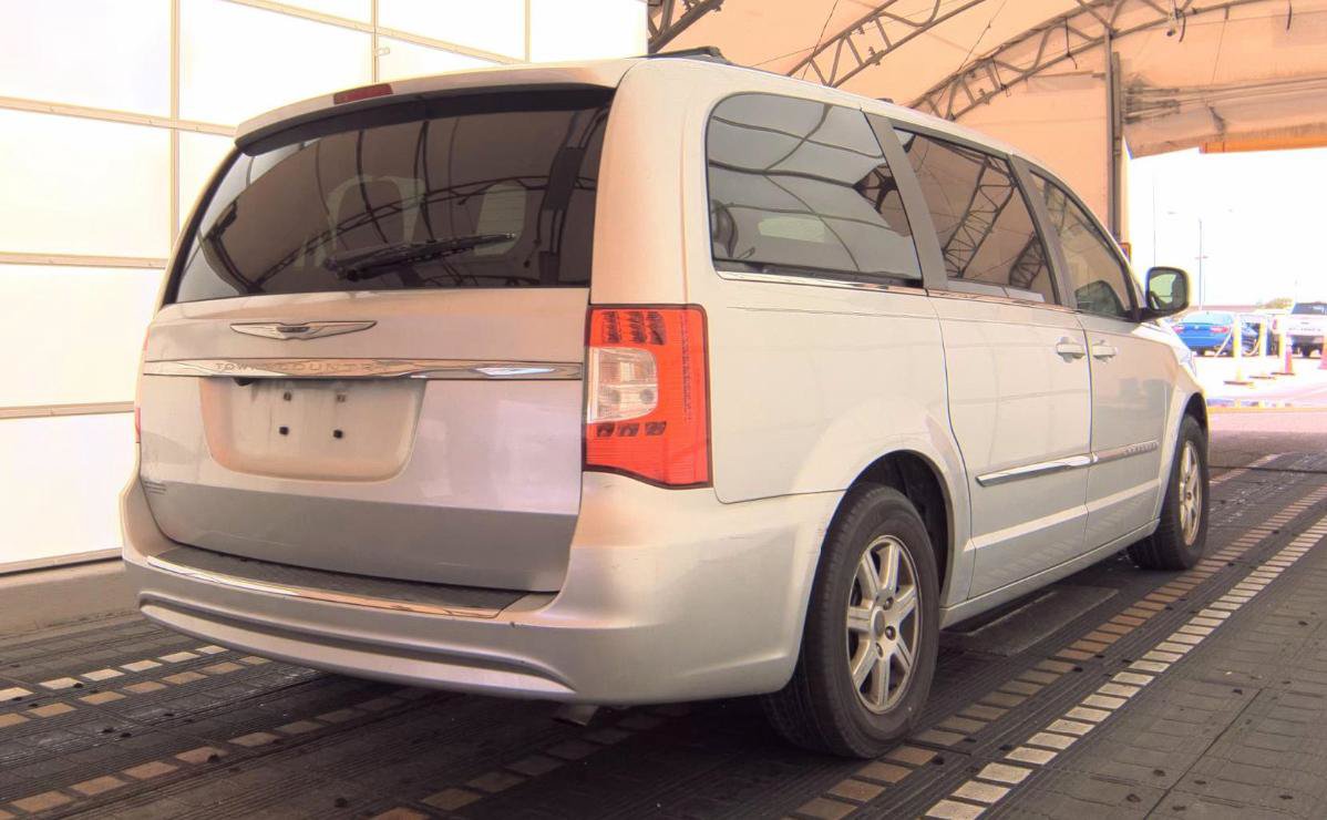 Used 2011 Chrysler Town & Country Touring FWD image 4
