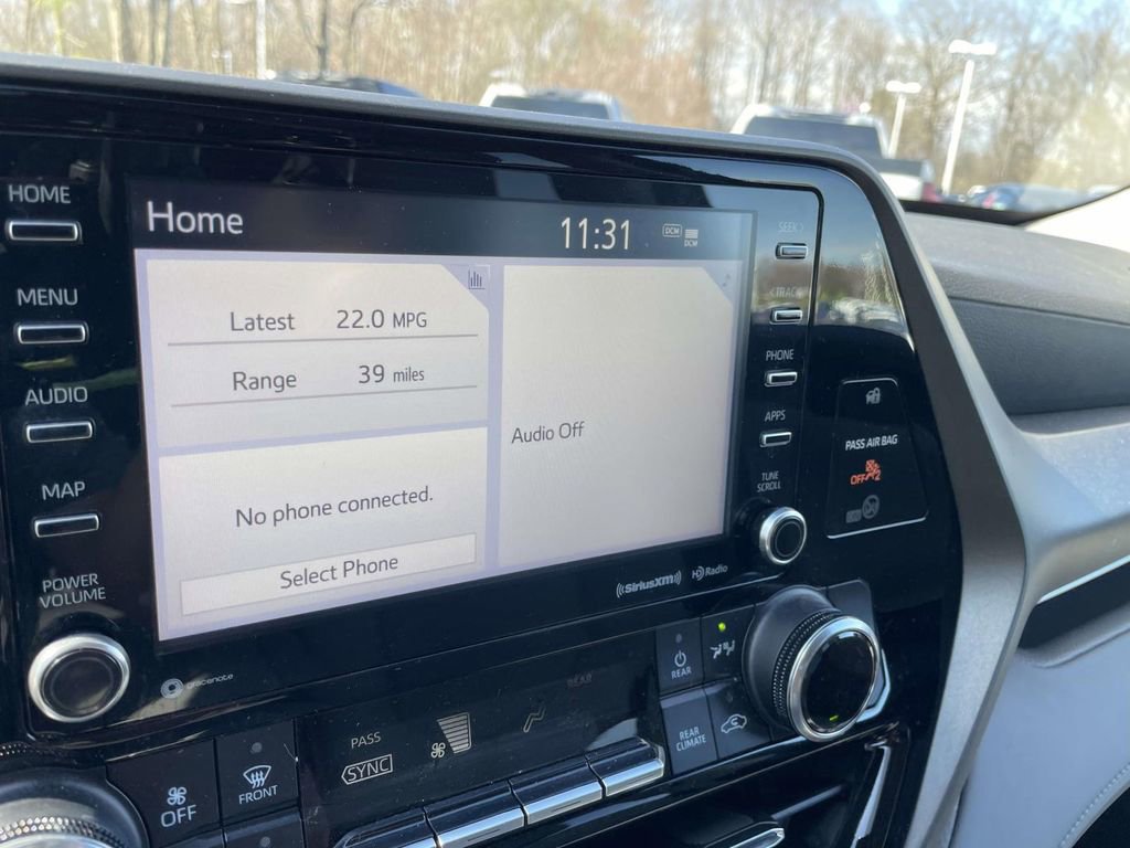 Used 2022 Toyota Highlander LE image 36