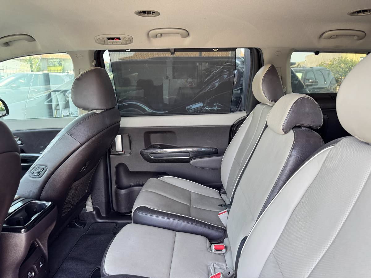 Used 2017 Kia Sedona SX Limited FWD image 32