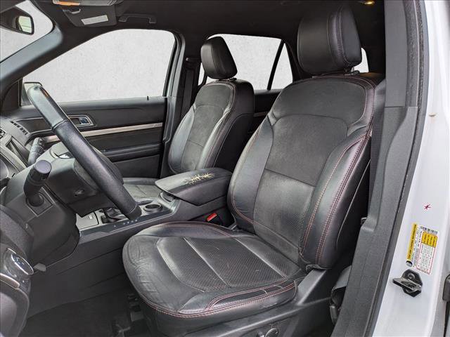 Used 2018 Ford Explorer XLT w/ Equipment Group 202A FWD image 15