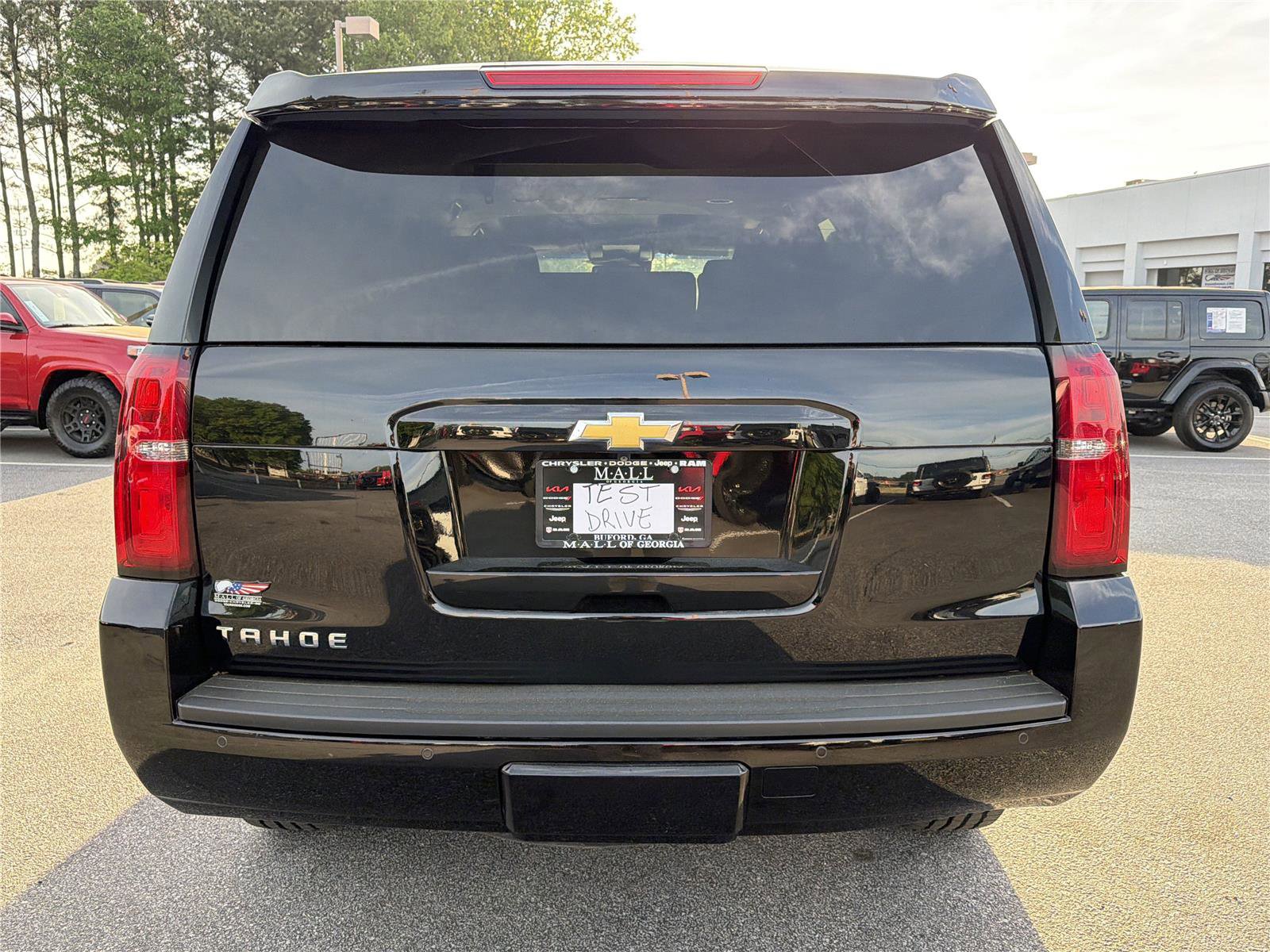 Used 2017 Chevrolet Tahoe LT w/ Luxury Package AWD/4WD image 5