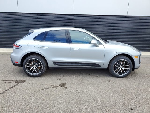 Used 2025 Porsche Macan image 8