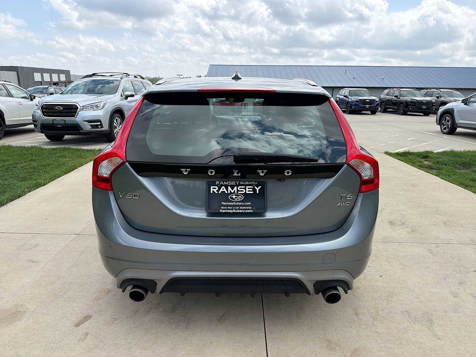 Used 2017 Volvo V60 T6 R-Design Platinum w/ Climate Package AWD/4WD image 5
