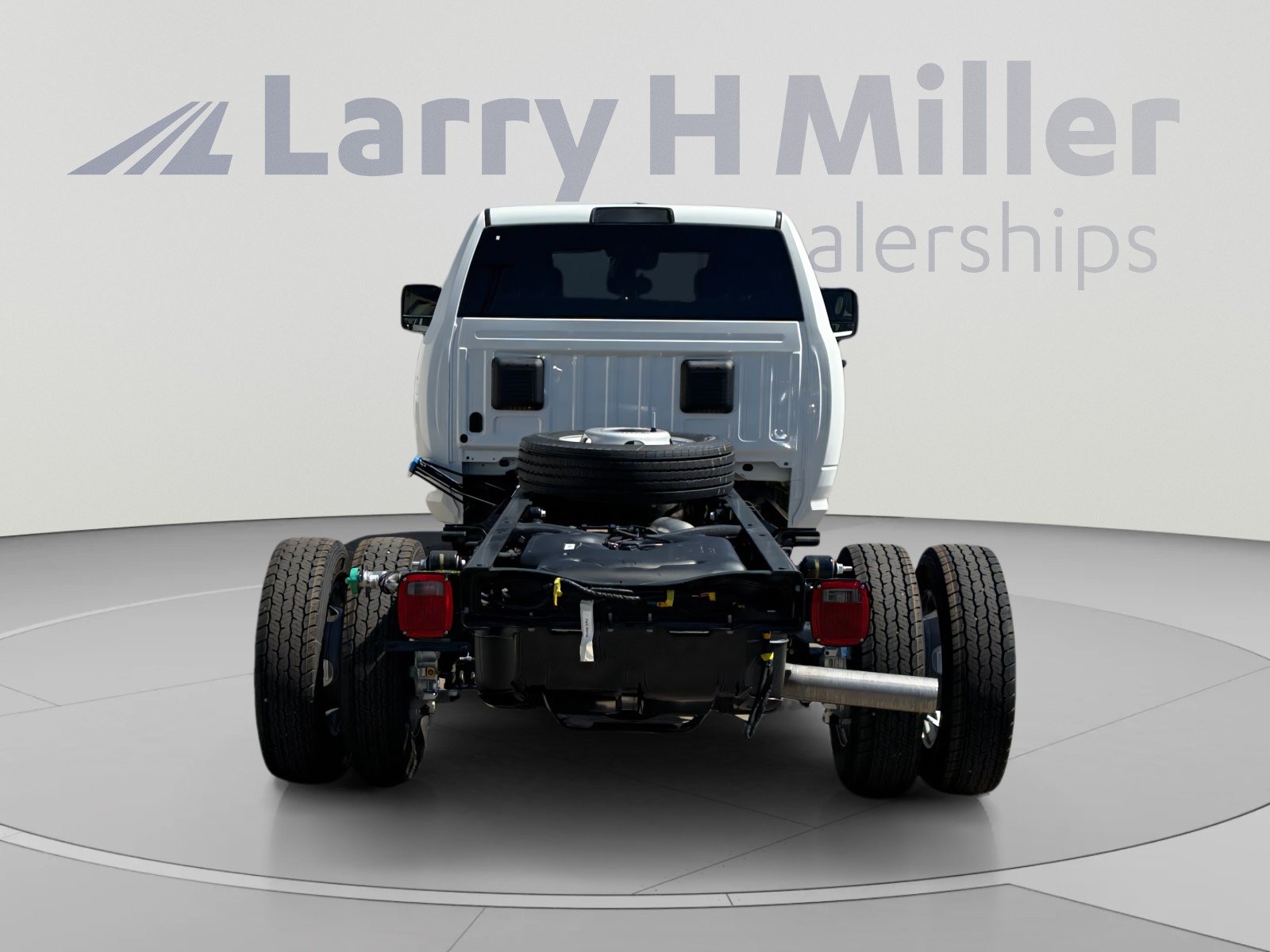New 2027 RAM 5500 Tradesman w/ Chrome Appearance Group AWD/4WD image 4