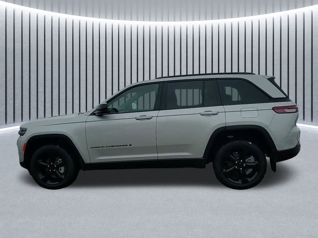 New 2025 Jeep Grand Cherokee Limited w/ Black Appearance Package image 17