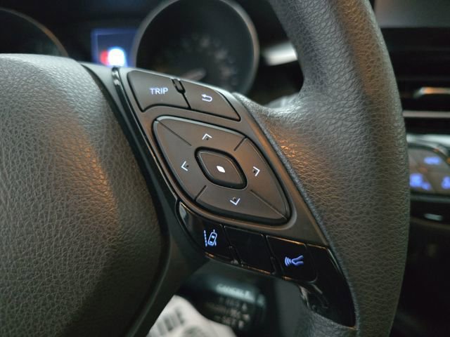 Used 2022 Toyota C-HR XLE image 32