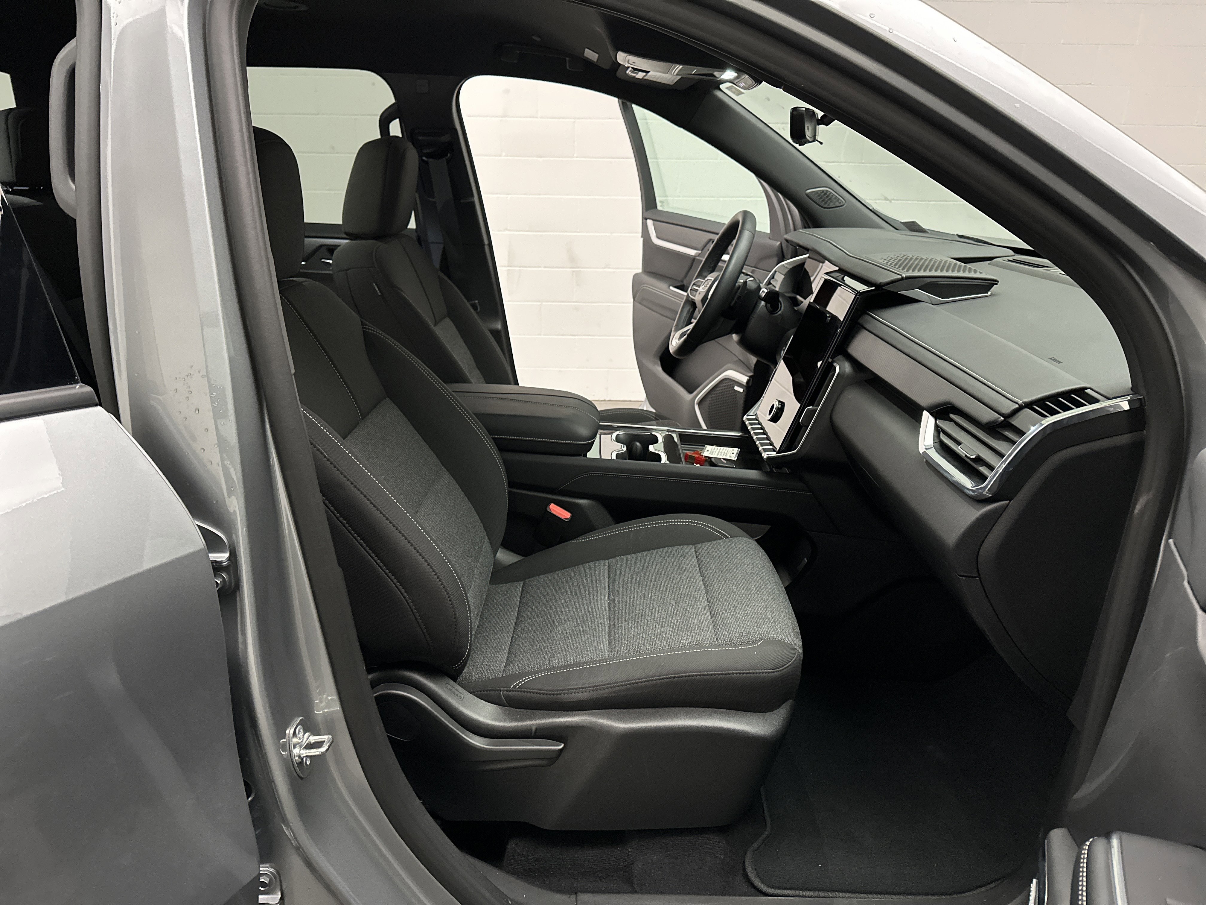 Used 2026 GMC Acadia Elevation image 26