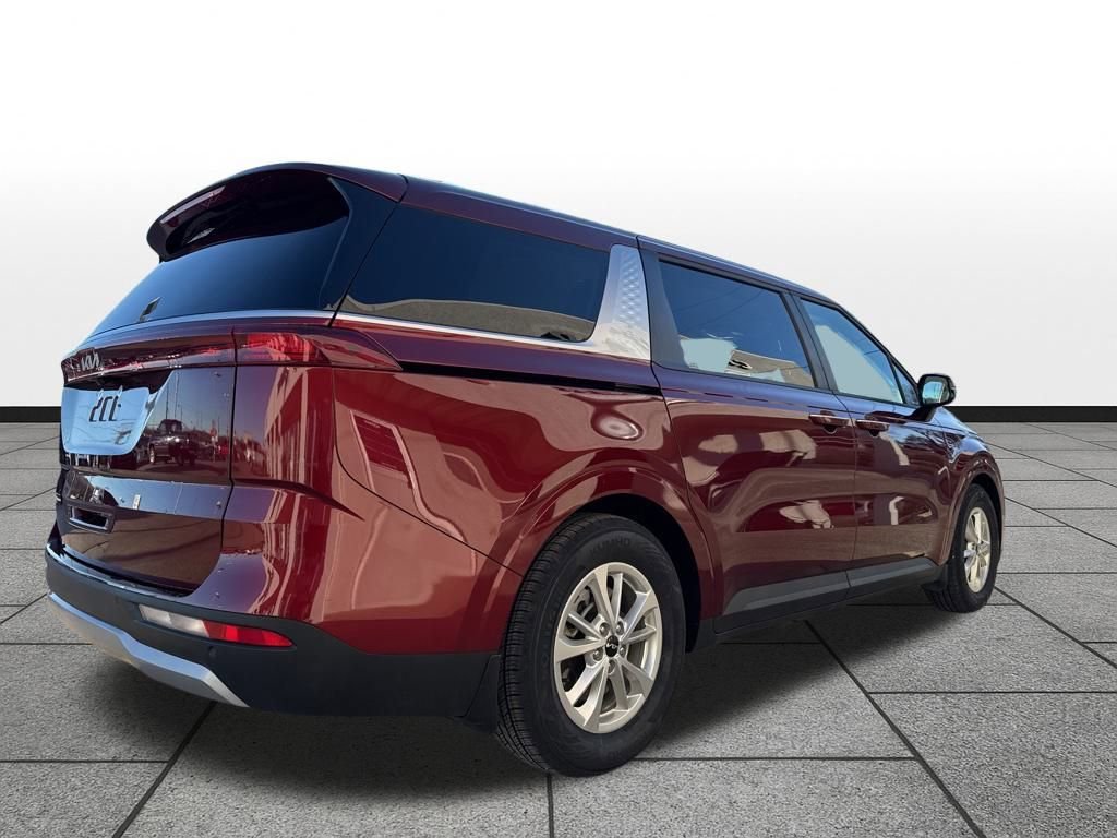 Used 2024 Kia Carnival LX image 5