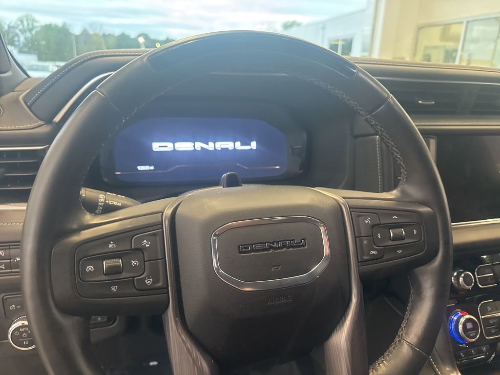 Used 2023 GMC Yukon XL Denali Ultimate AWD/4WD image 13