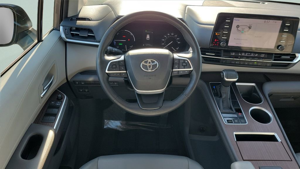 Used 2021 Toyota Sienna XLE FWD image 13