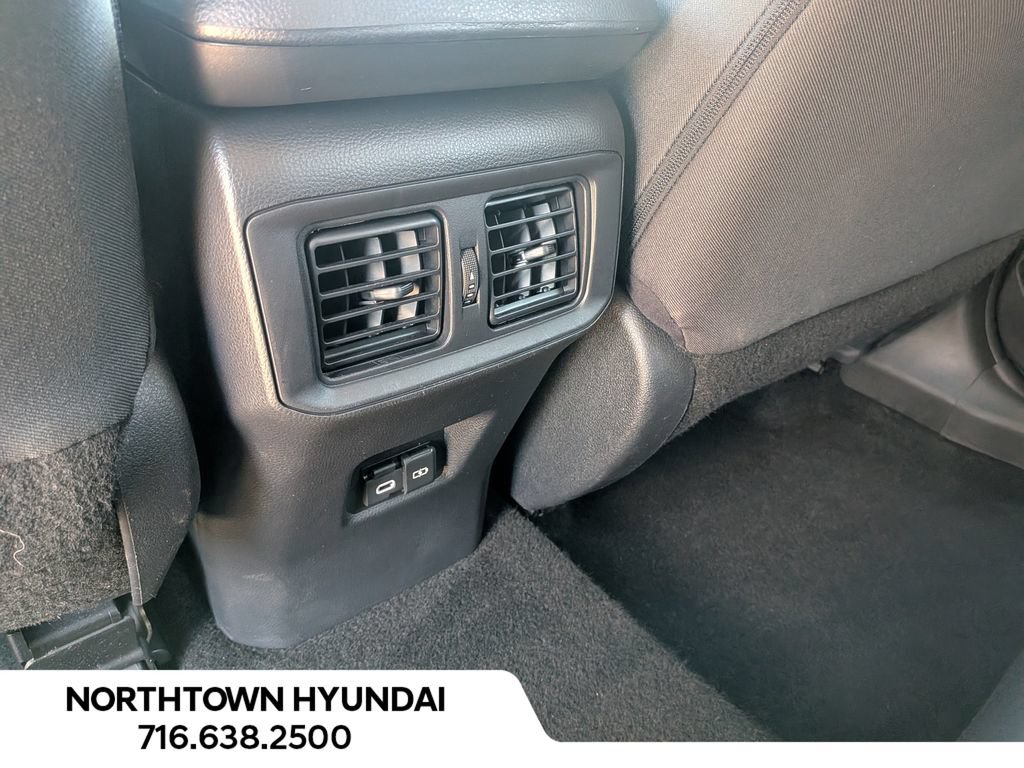 Used 2025 Toyota RAV4 XLE AWD/4WD image 31
