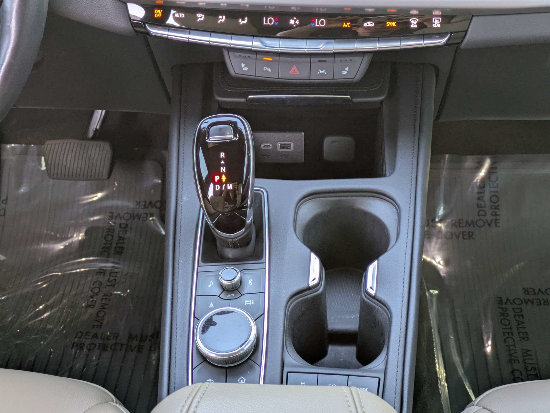 Used 2024 Cadillac XT4 Luxury w/ Cold Weather Package FWD image 16