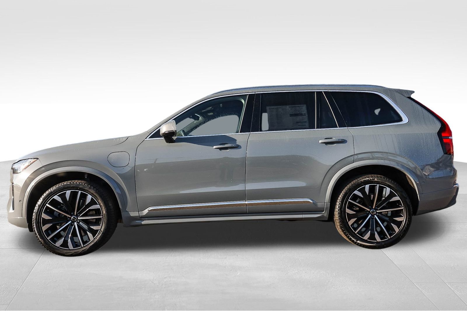 New 2026 Volvo XC90 T8 Plus w/ Protection Package Premier AWD/4WD image 8