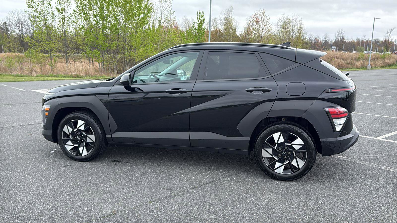 Certified 2024 Hyundai Kona SEL FWD image 11